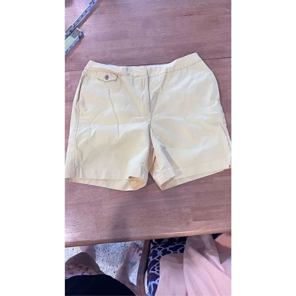 LANDS END PALE YELLOW WOMENS SHORTS SIZE 12